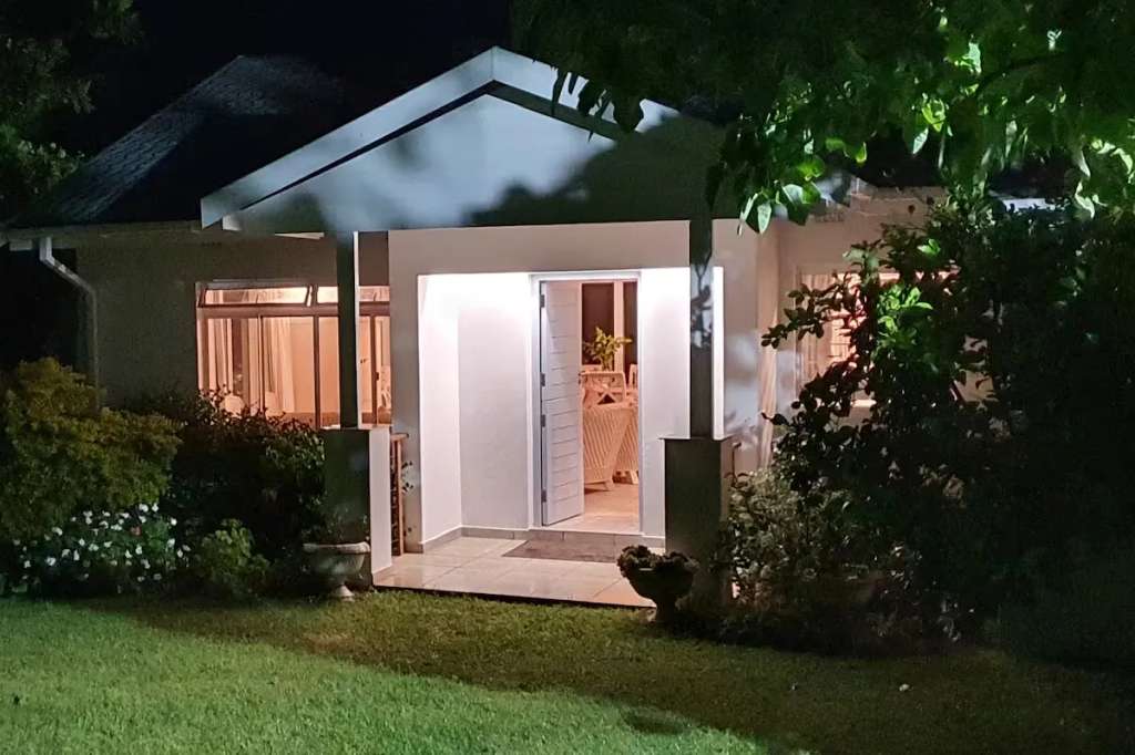 125 Nkwazi Drive, Beachfront family holiday house